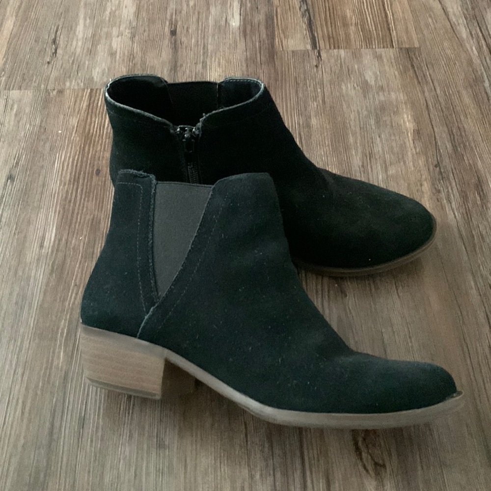 Ankle Booties women size 8 in black.